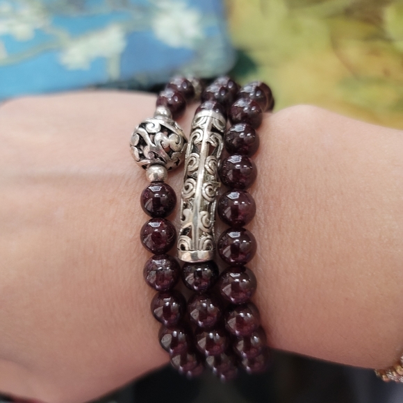 Dark red agate bracelet - Picture 1 of 5